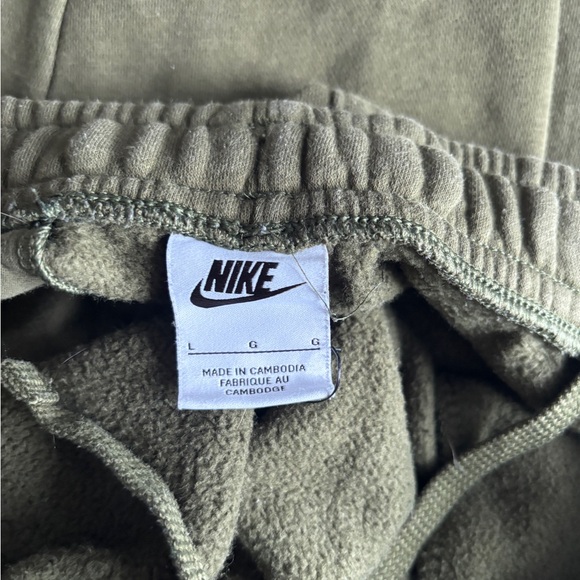 Nike Men's Green/Olive Joggers - Picture 3 of 4